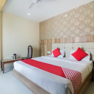 Hotel Oyo 48974 Shweta Residency